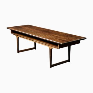 Dänischer Mid-Century Couchtisch aus Palisander mit Regal, 1960er