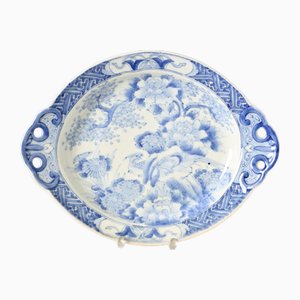 Fuente japonesa de porcelana pintada a mano en azul y blanco de Arita, década de 1880