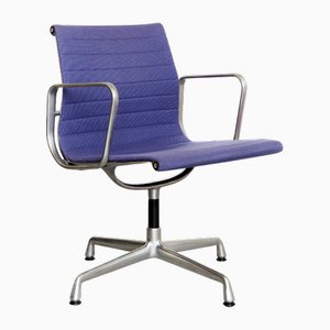 Chaise Pivotante EA 108 par Charles & Ray Eames pour Vitra