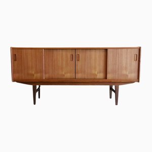 Aparador de teca con barra y puertas correderas de P. Westergaard Mobelfabrik, años 60