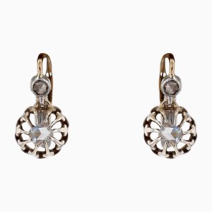 Aretes de oro amarillo de 18 kt con diamantes de talla rosa, siglo XX, década de 1890. Juego de 2