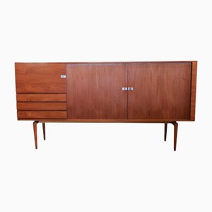 Credenza in teak con ante a persiana di Henry W. Klein per Bramin, anni '60
