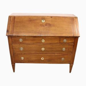 Antique Chest of Drawers in Walnut, 1700s