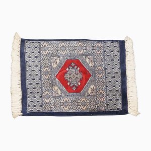 Nappe Décorative Faite à la Main avec Motif Fin en Couleurs Bleu Foncé et Rouge