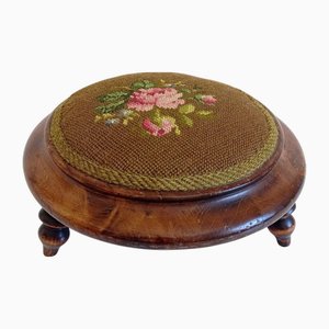 Tabouret Belle Époque en Noyer Brodé à la Main, 1890s