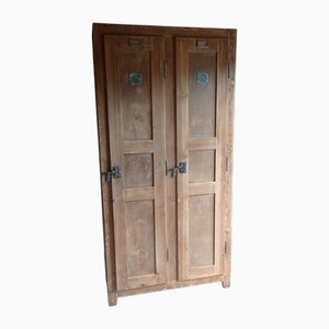 Kleiderschrank aus Holz, 1939