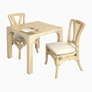 Quadratischer Tisch aus Rattan & Intarsien mit passenden Stühlen, 1970er, 3er Set