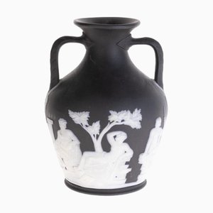 Vase en Jasperware Wedgwood et Basalte Noir