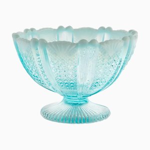 Viktorianische Richelieu Schale mit Fuß aus Pressglas in Perlmuttblau von Davidson