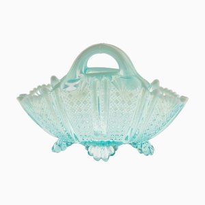 Cesta Richelieu victoriana doblada de vidrio prensado en azul de Davidson