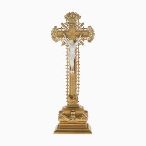 Antikes Italienisches Religiöses Kruzifix aus Vergoldetem Holz & Biskuitporzellan, Frühes 20. Jh.
