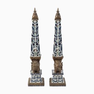 Antike Grand Tour Obelisk Skulpturen aus Porzellan & Bronze, 2 . Set