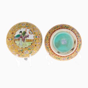 Chinese Hand Painted Famille Rose Porcelain Ceramic Lidded Box