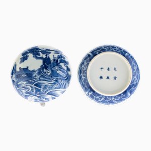 Chinese Hand Painted Blue and White Porcelain Lidded Box