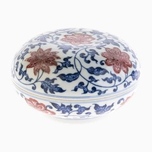 Caja china con tapa de cobre y porcelana