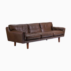 V11A Drei-Sitzer Ledersofa von Illum Wikkelsø, 1960er