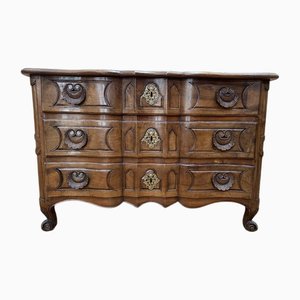 Louis XV Kommode aus Nussholz mit geschnitzten Muschelgriffen