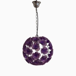 Lámpara de techo vintage esférica con marco de metal cromado y adornos florales de plástico morado