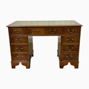 Escritorio pedestal inglés de caoba y cuero, años 50