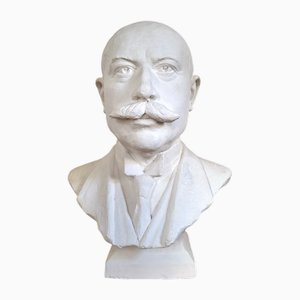 Busto de escayola firmado, años 50
