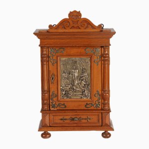 Antiker Jugendstil Hängeschrank Wandschrank Eiche Messing Relief, 1900