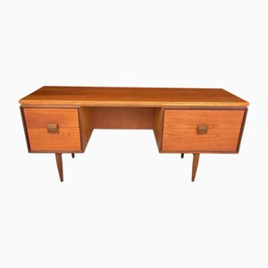 Moderner Mid-Century Schreibtisch aus Teak von G-Plan