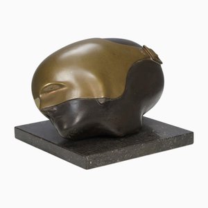 Jos Van Vreeswijk, Rostro enmascarado, años 90, Bronce con base de piedra