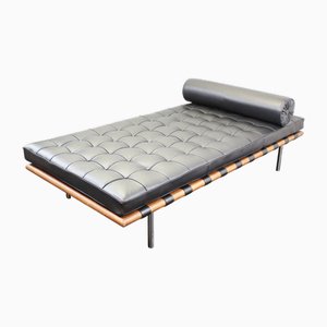 Sofá cama de cuero negro de Ludwig Mies Van Der Rohe para Knoll International, década de 2010