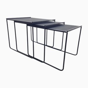 Mesas nido vintage de metal negro perforado, años 80. Juego de 3