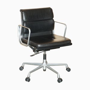 Chaise de Bureau Capitaine Pivotante Ea 217 / 219 Soft Pad en Cuir de Vitra