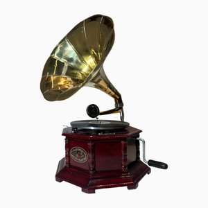 Grammophon aus Messing und Holz