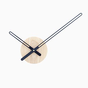 Horloge Murale Sweep en Frêne & Métal Noir par Christopher Konings