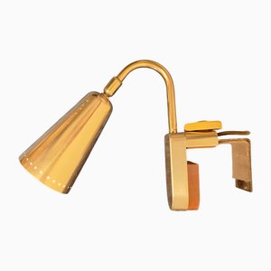 Lámpara de pinza de pared Mid-Century con reflector ajustable de metal perforado y rueda de ajuste de baquelita crema de Erco, Alemania, años 60