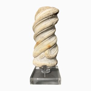 Fragment einer Marmorsäule der Fackel, 14. Jh.
