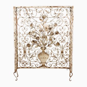 Griglia di copertura del radiatore o parascintille in metallo lavorato, XX secolo