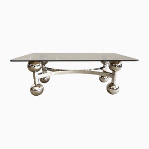 Mesa de centro Sputnik atómica escultural de la era espacial con marco de metal decorado, esferas de cromo y vidrio ahumado grueso en marrón, años 70