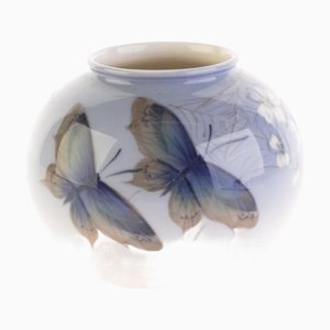 Jugendstil Porzellan Vase mit Schmetterlingen von Royal Copenhagen