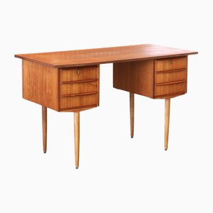 Bureau Sleek en Teck avec Tiroirs, Danemark, 1960s