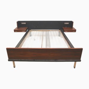 Vintage Doppelbett mit schwebenden Nachttischen und Beleuchtung, 1960er