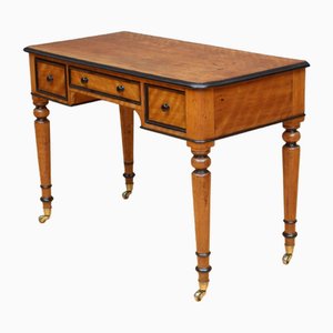 Table Victorienne en Bouleau Satiné