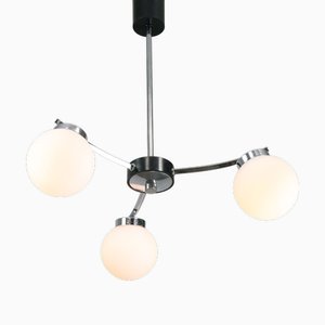 Italienischer Mid-Century Modern Kronleuchter aus Chrom & Opalglas