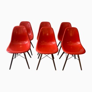Chaises Vintage en Fibre de Verre Rouge avec Pieds Cheville par Charles et Ray Eames pour Vitra, 1970s, Set de 6