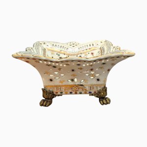 Centrotavola in porcellana smaltata con piedi in bronzo dorato di United Wilson, 1897