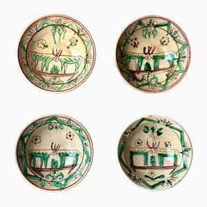 Piatti da parete Hutsul tradizionali in ceramica dipinta a mano con motivo cervo in terracotta smaltata, Ucraina/Romania, inizio XX secolo, set di 4