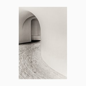 Guy Sargent, The Round Tower, Archivierter Pigmentdruck