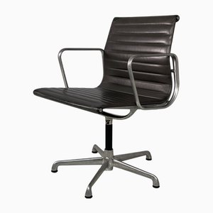 Sedia da ufficio moderna in pelle di Charles & Ray Eames per ICF, Italia, anni '70