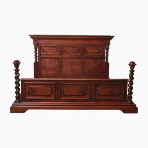 Letto matrimoniale antico in noce, fine XIX secolo