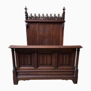 Lit Néo-Gothique Antique en Noyer