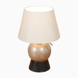 Tischlampe mit schwarzem Holzfuß, Kugel und Schirm aus Metall, 1920er