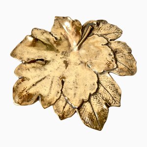 Plato decorativo en forma de hoja de bronce dorado, años 20